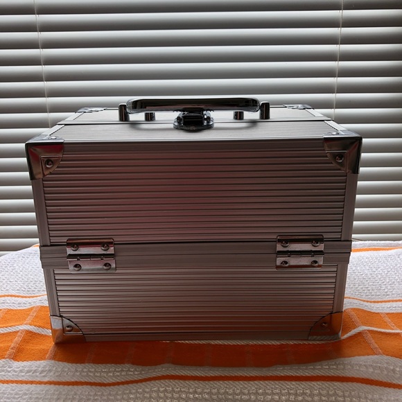 Cosmetic metal box - Picture 2 of 4